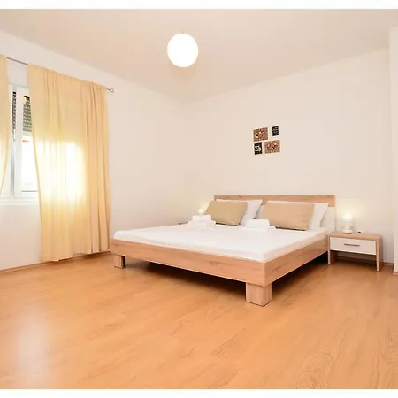 Aprtment Close To Center * זאדאר