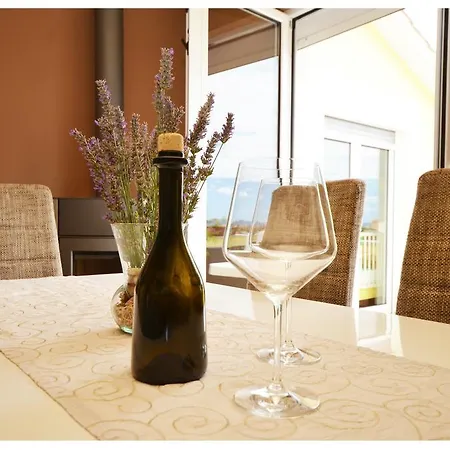 Aprtment Close To Center Апартаменты