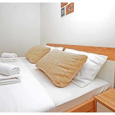 Aprtment Close To Center アパート ザダル