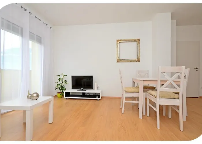 Aprtment Close To Center Apartman